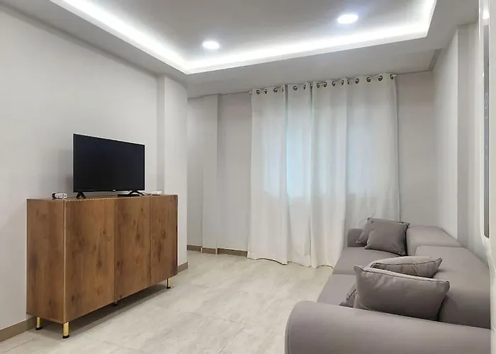 C-5 White Linen House