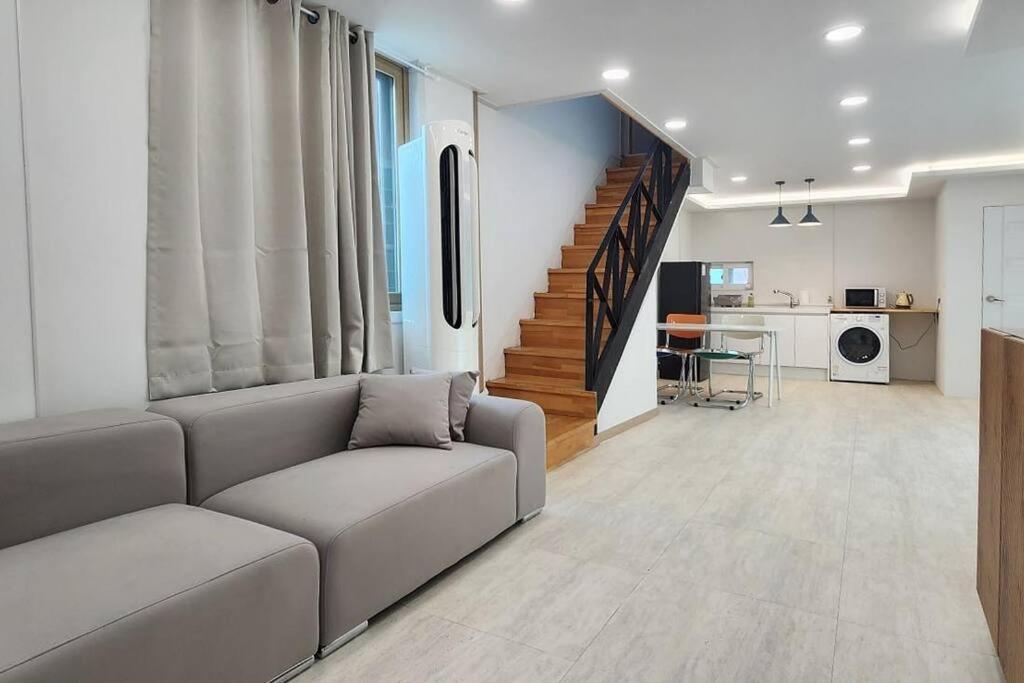 Apartment C-5 White Linen House Seoul