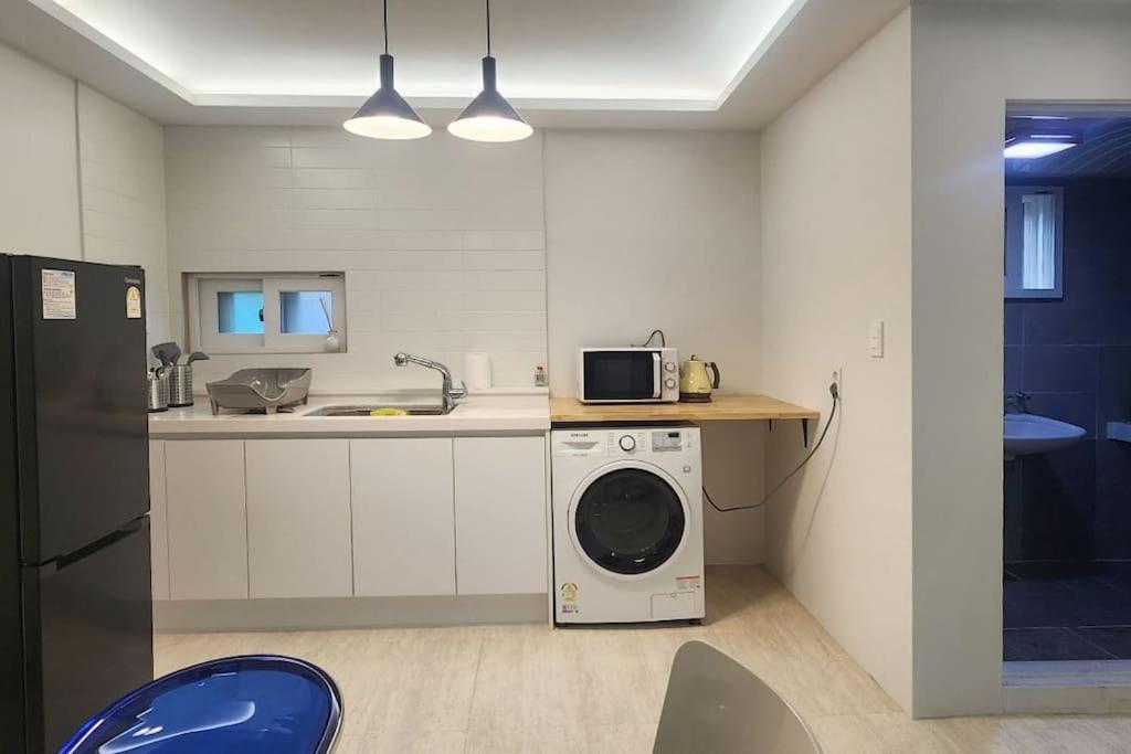 C-5 White Linen House