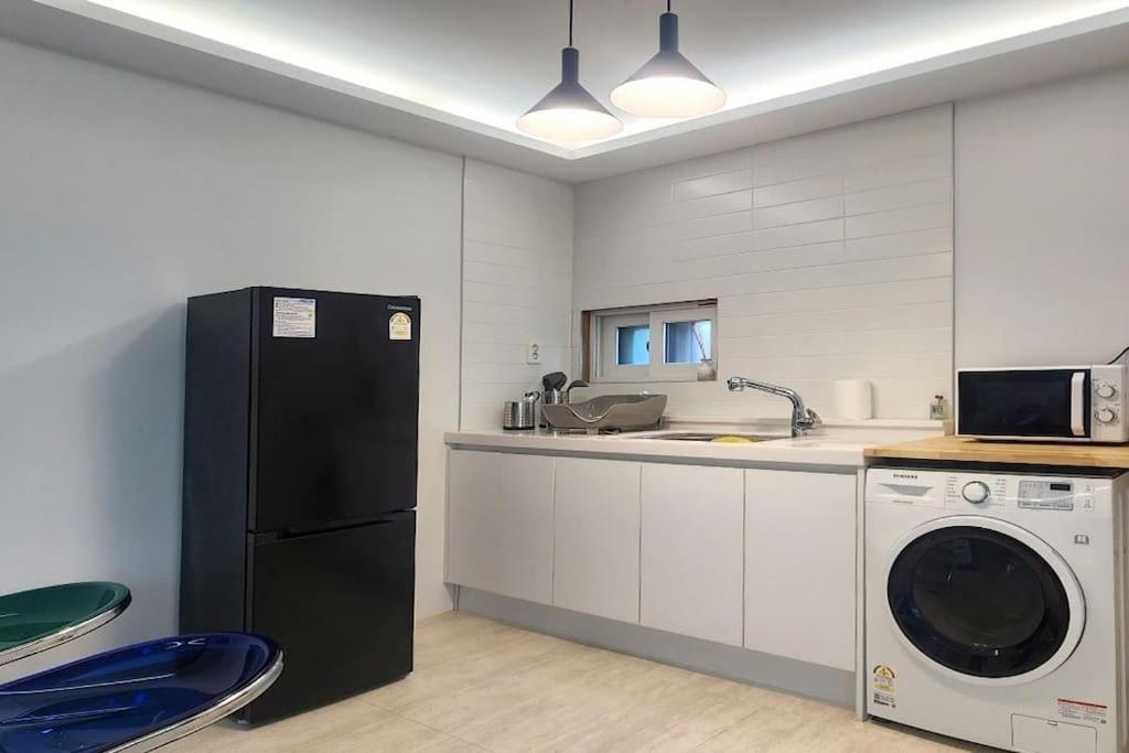 C-5 White Linen House *