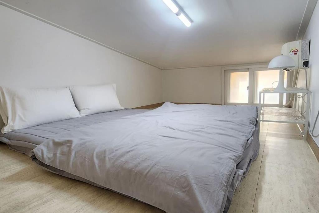 C-5 White Linen House Apartment Seoul